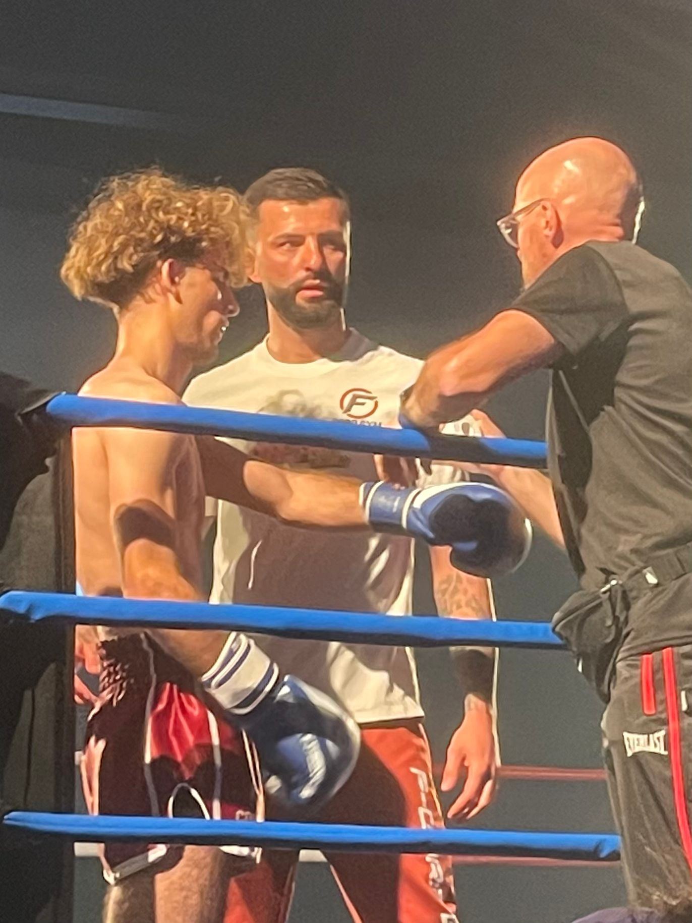 Coach et boxeur au bord du ring, F-Corp Gym